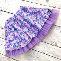 pörgős szoknya, rózsaszín alapon kis kék madarakkal