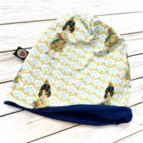 sapka – lány pompom papucsban