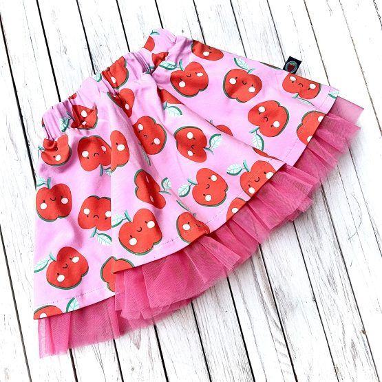 pörgős szoknya – mosolygó alma